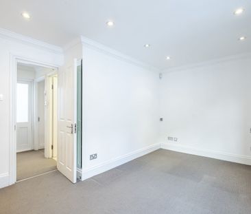 3 bedroom mews to rent - Photo 1