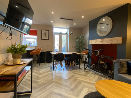 1 bedroom in a house share to rent - Photo 1