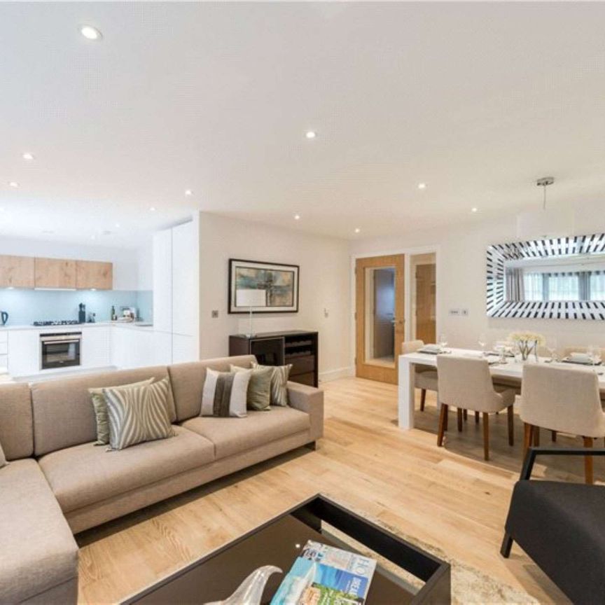 Ground floor two bedroom, two bathroom flat with a private terrace leading to communal gardens - Photo 1