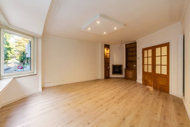 Lichtrijk appartement op uitstekende locatie in Laeken - Photo 1