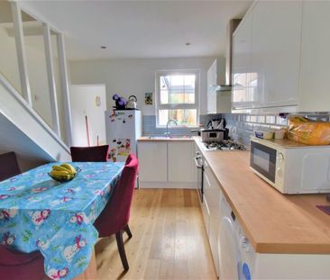 CENTRAL WATFORD - Photo 2