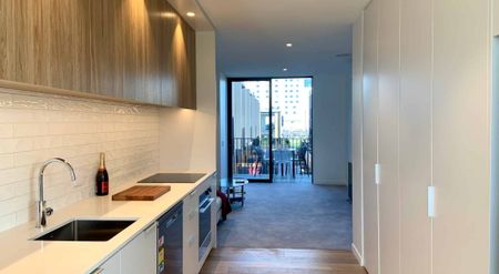 Fully Furnished Executive & Spacious Inner City Apartment! - Photo 4