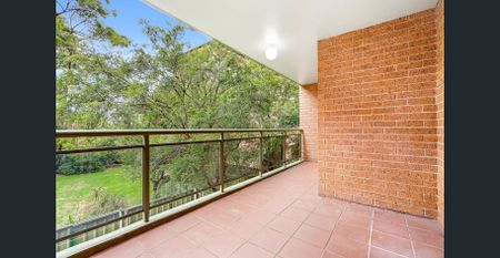 Ultra-spacious apartment in quiet private setting - Photo 5