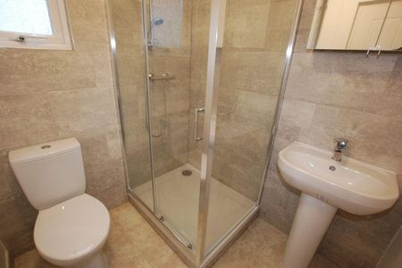 1 bedroom semi-detached house to rent - Photo 3