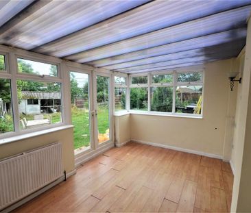 4 bedroom end of terrace house to rent - Photo 6