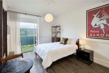 Beautifully Transformed European Style Studio - FURNISHED - Photo 4