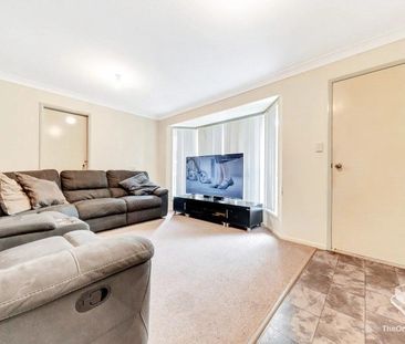 Large yard with low maintenance - Photo 2