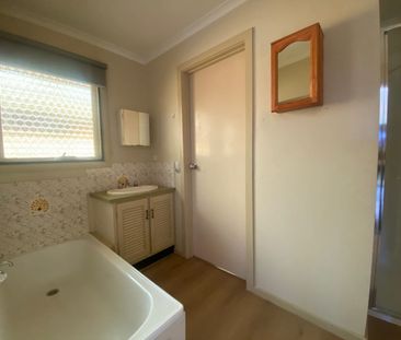 10 Cooroombong Street, Werribee, Vic 3030 - Photo 6