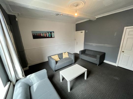 6 bedroom terraced house to rent - Photo 1