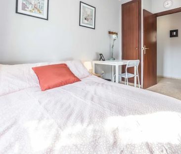 Plaça del Dramaturg Faust Hdez. Casajuana, Valencia, Valencian Comm... - Photo 3