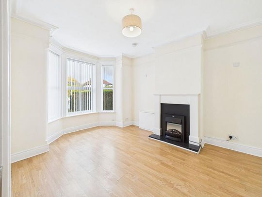 4 bedroom end of terrace house to rent - Photo 1