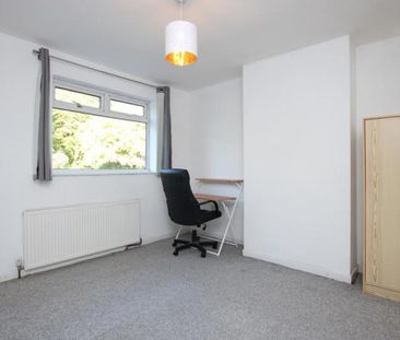 A six bedroom STUDENT HOUSE located in Filton. Rooms available from... - Photo 6