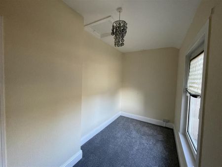3 bedroom semi-detached house to rent - Photo 4