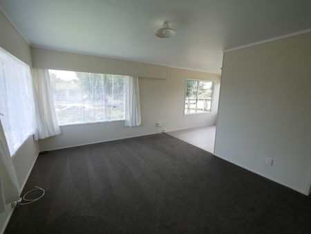 Lovely Residence in handy location - Photo 3