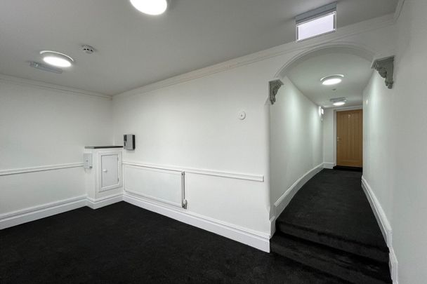 Dove Bank, UTTOXETER - Photo 1