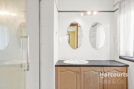 Spacious 4-Bedroom Home with Pool in Craigieburn - Photo 3