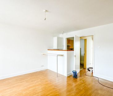 1 bedroom Flat To Let - Photo 2