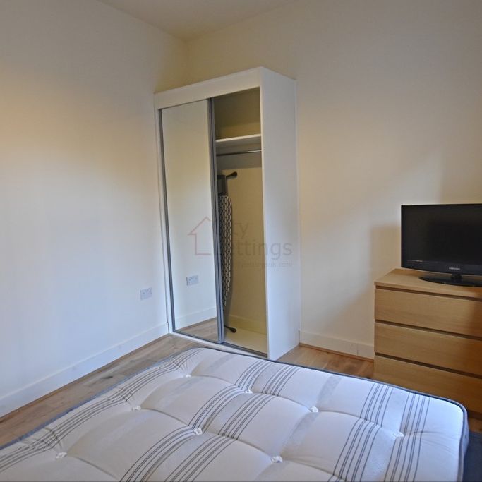 2 Bedroom Flat - Photo 1