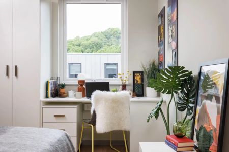 Large High Double Ensuite - Photo 5