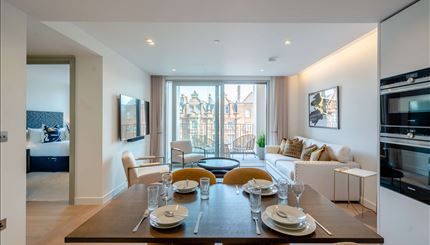 Luxurious 2-Bedroom Apartment with Private Balcony & High-End Amenities in Central London - Photo 4
