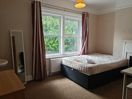 8 bedroom detached house to rent - Photo 4