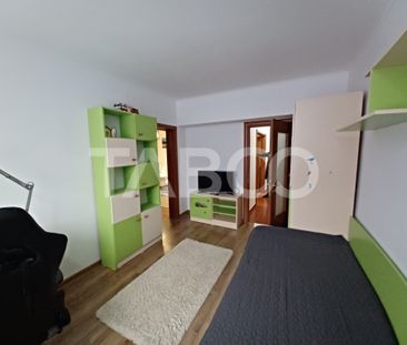 Apartament spatios cu 3 camere si 2 bai plus balcon in zona - Fotografie 3