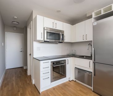730 St Clarens Avenue - Photo 1
