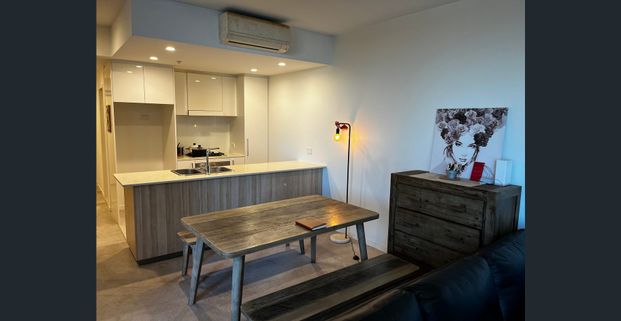 Stylish Furnished One-Bedroom Apartment in Prime Hurstville Location - Photo 1