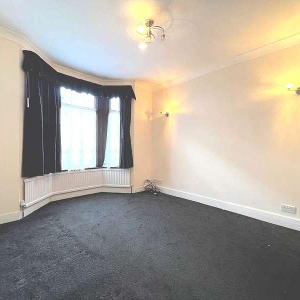 Woodstock Road, London, E7 - Photo 1