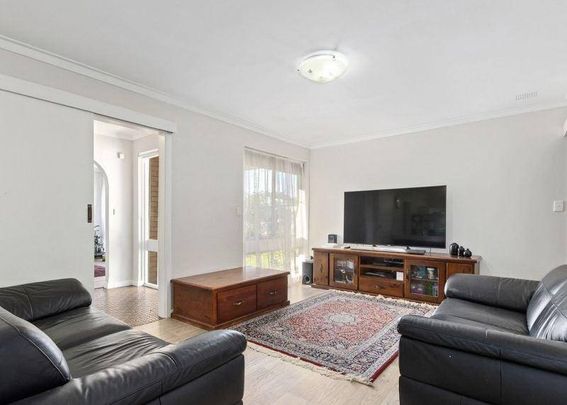 Amazing Willetton location house rental - Photo 1