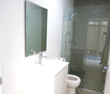 Spacious Modern 4 bedroom Duplex home - Photo 6