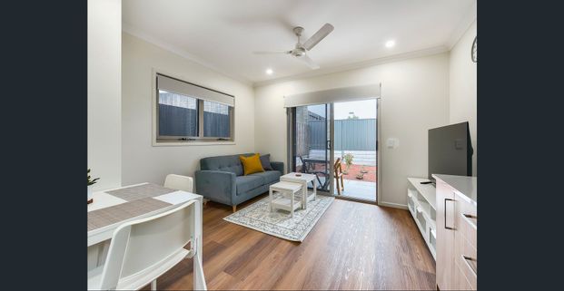 NEAR NEW, FULLY FURNISHED, DESIGNER APARTMENTS – BILLS INCLUDED! - Photo 1