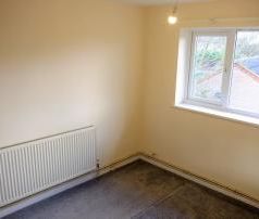 3 Bedroom Semi-Detached House For Rent - Photo 4
