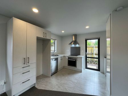 BRAND NEW 2-BEDROOM IN HUNTINGTON PARK - Photo 3