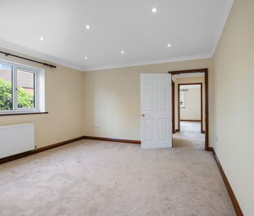 3 bedroom Detached Bungalow to let - Photo 4