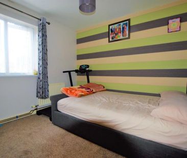 3 bedroom end of terrace house to rent - Photo 4