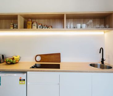Luxurious Designer Studio - Bills Included - Photo 4