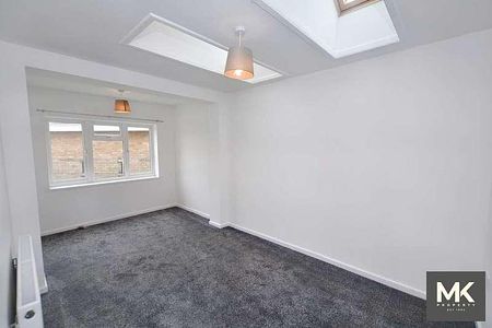 Portfields Road, Newport Pagnell, MK16 - Photo 2