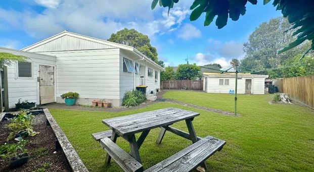 Charming Coastal Mount cottage! - Photo 1