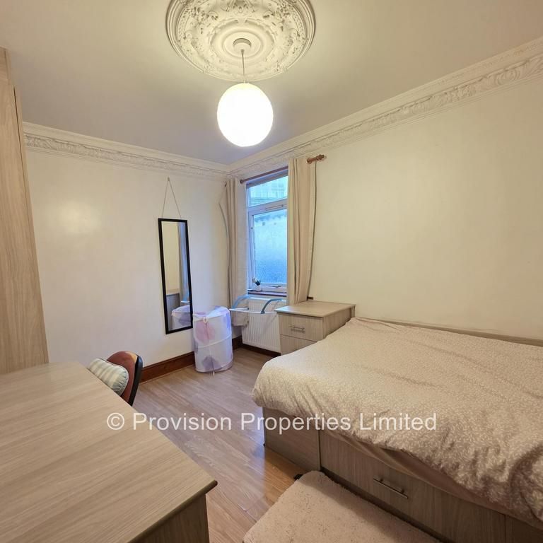 6 bedroom flat to rent - Photo 1