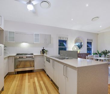 Elegant Queenslander With Dual Space Living - Photo 2