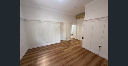 Newly Renovated 4 Bed Queenslander with Courtyard - Photo 4
