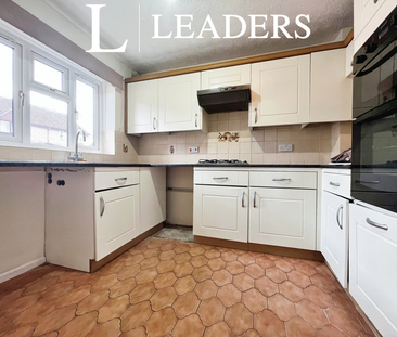 3 bedroom semi-detached house to rent - Photo 6