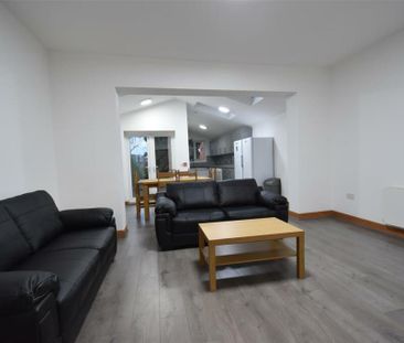 8 bedroom semi-detached house to rent - Photo 3