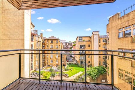 A beautifully presented 3 bedroom apartment on the third floor of this portered and well managed block in central London. - Photo 3