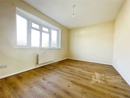 Kings Road, Egham, Surrey, TW20 9BN - Photo 4