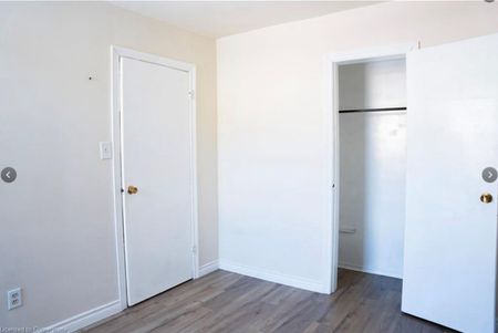 For Lease - 250 Highland Road, Hamilton, Ontario - Photo 2