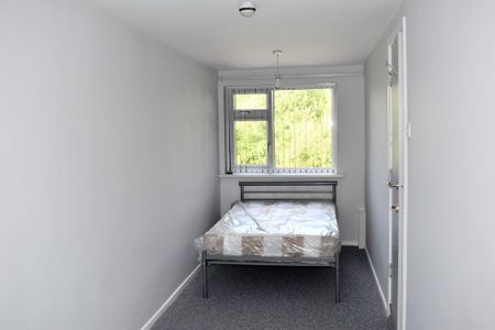 5 bedroom semi-detached house to rent - Photo 4