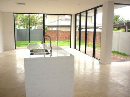 Stylish Four Bedroom Home In Prime Maroubra Location! - Photo 5