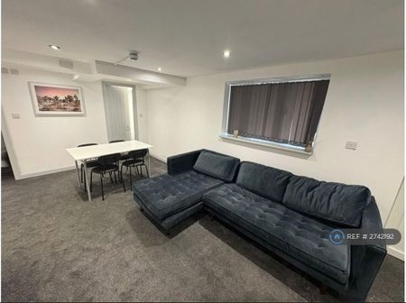 1 bedroom in a house share to rent - Photo 2